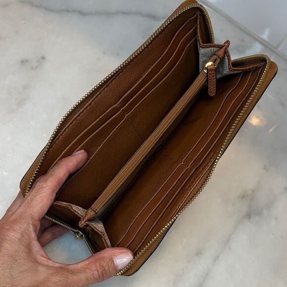 Michael Kors Saffiano Leather Full Zip Jet Set Continental Wallet - Picture 11 of 14